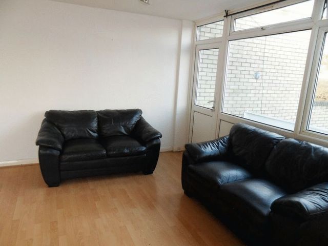  Image of Flat to rent in Belmont Lane Stanmore HA7 at Belmont Lane  Stanmore, HA7 2PS