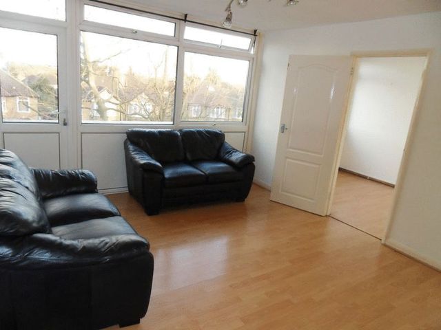  Image of Flat to rent in Belmont Lane Stanmore HA7 at Belmont Lane  Stanmore, HA7 2PS