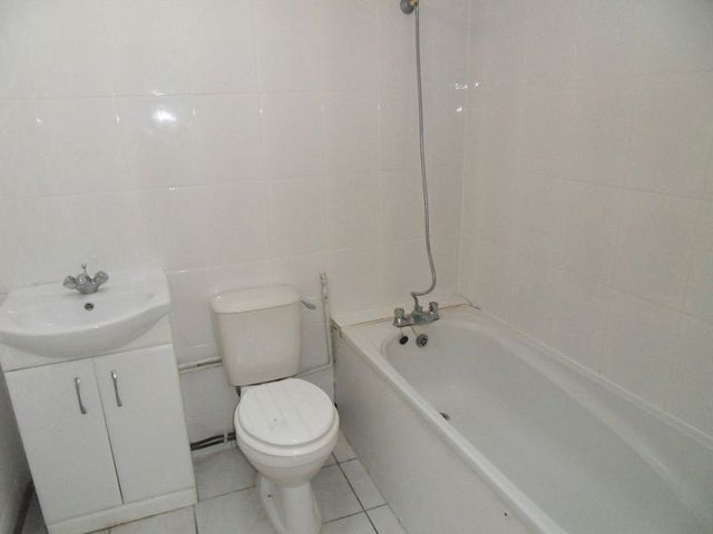  Image of Flat to rent in Belmont Lane Stanmore HA7 at Belmont Lane  Stanmore, HA7 2PS