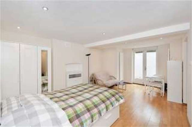 Image of Flat to rent in Belsize Avenue London NW3 at Belsize Park, NW3 4AH