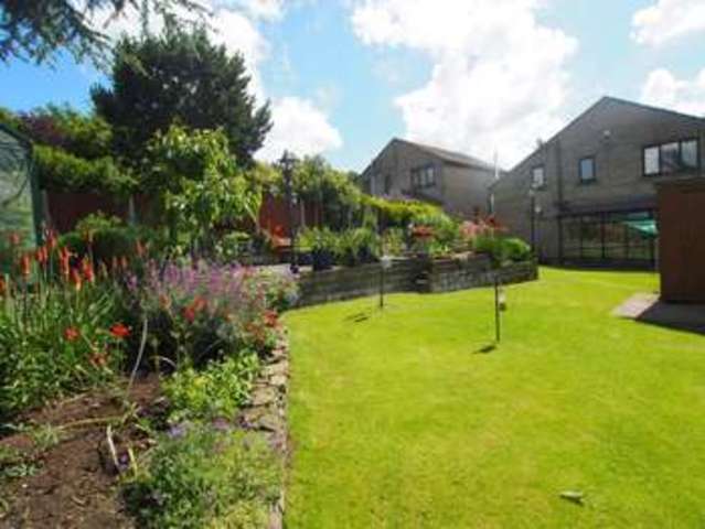  Image of 4 bedroom Detached house for sale in Beresford Avenue Chapel-En-Le-Frith High Peak SK23 at Chapel-en-le-Frith  High Peak, SK23 0PZ