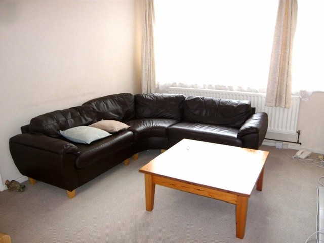  Image of 2 bedroom Flat to rent in Culvert Road London SW11 at Berry House Anerley Street London, SW11 5DL