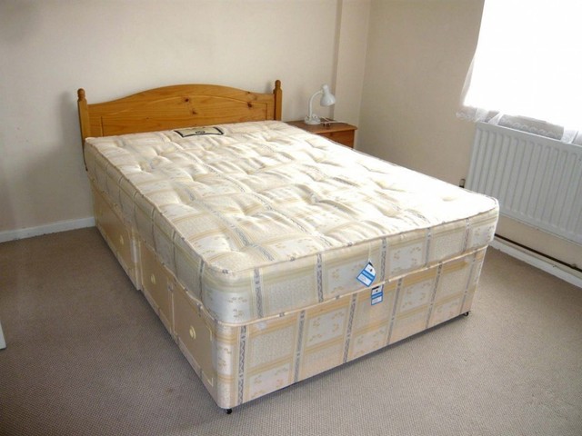  Image of 2 bedroom Flat to rent in Culvert Road London SW11 at Berry House Anerley Street London, SW11 5DL