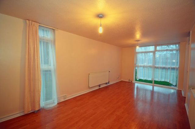  Image of 2 bedroom Flat for sale in Berryfields Road Sutton Coldfield B76 at 41 Berryfields Road  Sutton Coldfield, B76 2UX