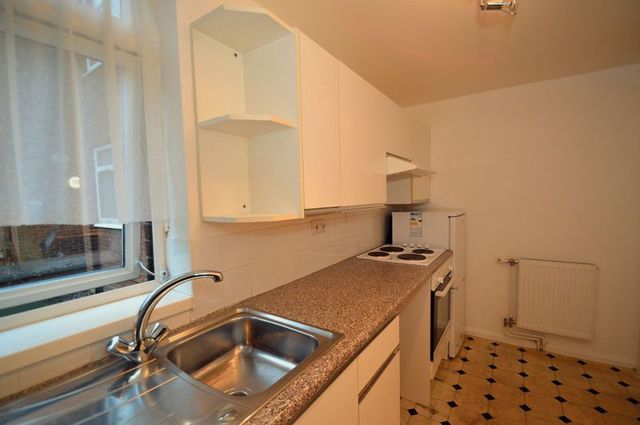  Image of 2 bedroom Flat for sale in Berryfields Road Sutton Coldfield B76 at 41 Berryfields Road  Sutton Coldfield, B76 2UX