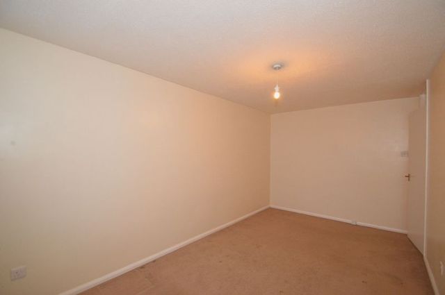  Image of 2 bedroom Flat for sale in Berryfields Road Sutton Coldfield B76 at 41 Berryfields Road  Sutton Coldfield, B76 2UX