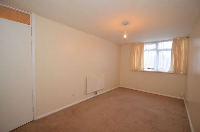  Image of 2 bedroom Flat for sale in Berryfields Road Sutton Coldfield B76 at 41 Berryfields Road  Sutton Coldfield, B76 2UX