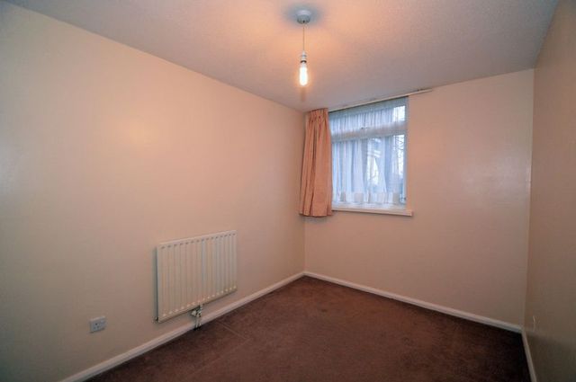  Image of 2 bedroom Flat for sale in Berryfields Road Sutton Coldfield B76 at 41 Berryfields Road  Sutton Coldfield, B76 2UX