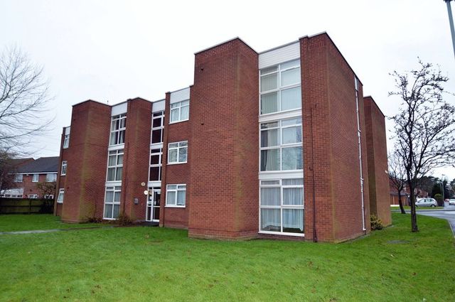  Image of 2 bedroom Flat for sale in Berryfields Road Sutton Coldfield B76 at 41 Berryfields Road  Sutton Coldfield, B76 2UX