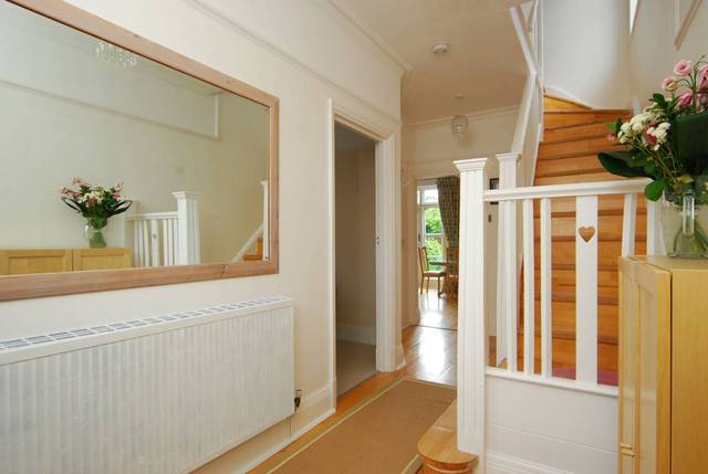  Image of 4 bedroom Detached house to rent in Bethecar Road Harrow-on-the-Hill Harrow HA1 at Bethecar Road  Harrow, HA1 1SE