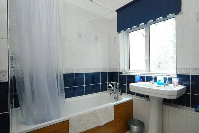  Image of 4 bedroom Detached house to rent in Bethecar Road Harrow-on-the-Hill Harrow HA1 at Bethecar Road  Harrow, HA1 1SE