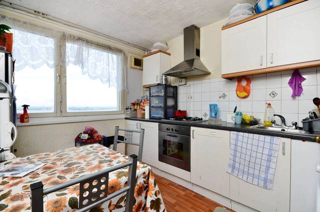  Image of 2 bedroom Flat for sale in Bethune Road London N16 at Bethune Road  Stamford Hill, N16 5EB