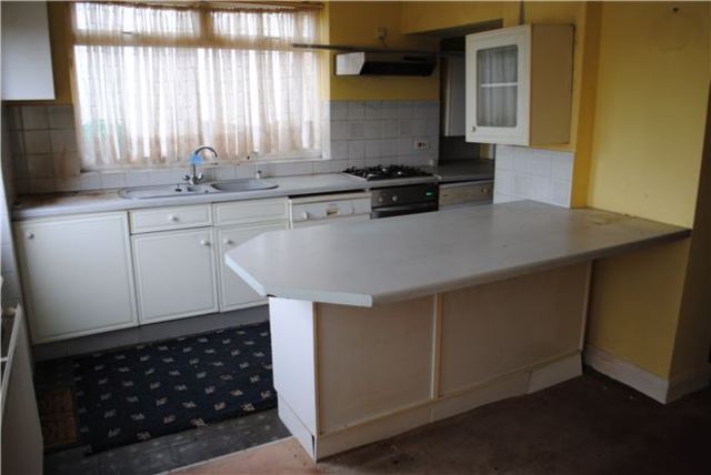  Image of 3 bedroom Semi-Detached house for sale in Bexhill Road St. Leonards-on-Sea TN38 at East Sussex, TN38 8AT