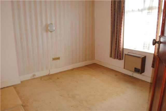  Image of 3 bedroom Semi-Detached house for sale in Bexhill Road St. Leonards-on-Sea TN38 at East Sussex, TN38 8AT