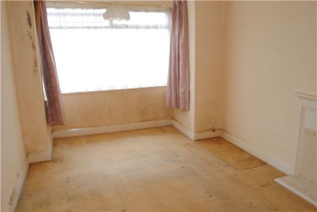  Image of 3 bedroom Semi-Detached house for sale in Bexhill Road St. Leonards-on-Sea TN38 at East Sussex, TN38 8AT
