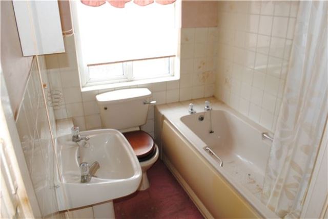  Image of 3 bedroom Semi-Detached house for sale in Bexhill Road St. Leonards-on-Sea TN38 at East Sussex, TN38 8AT