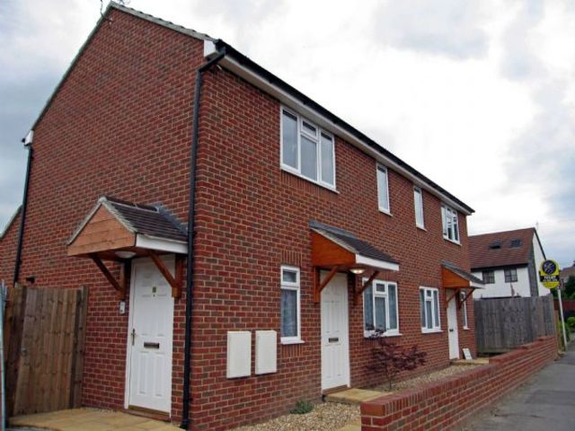  Image of 2 bedroom Flat to rent in Sedgwick Road Fair Oak Eastleigh SO50 at Sedgwick Road  Eastleigh, SO50 6FJ