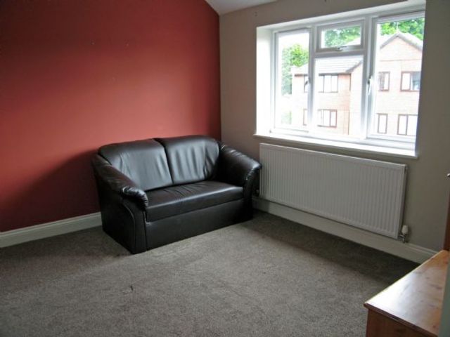  Image of 2 bedroom Flat to rent in Sedgwick Road Fair Oak Eastleigh SO50 at Sedgwick Road  Eastleigh, SO50 6FJ