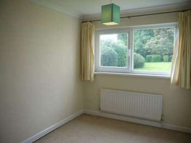  Image of 2 bedroom Flat to rent in Church Road Fair Oak Eastleigh SO50 at Church Road  Bishopstoke, SO50 6DF