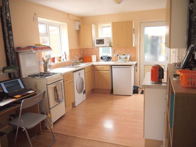  Image of 3 bedroom Semi-Detached house to rent in Spring Lane Fair Oak Eastleigh SO50 at Spring Lane  Eastleigh, SO50 6BB