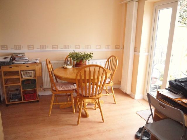  Image of 3 bedroom Semi-Detached house to rent in Spring Lane Fair Oak Eastleigh SO50 at Spring Lane  Eastleigh, SO50 6BB