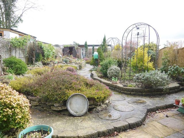  Image of 3 bedroom Semi-Detached house to rent in Spring Lane Fair Oak Eastleigh SO50 at Spring Lane  Eastleigh, SO50 6BB