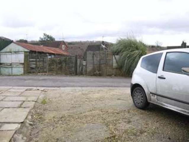  Image of 3 bedroom Semi-Detached house to rent in Spring Lane Fair Oak Eastleigh SO50 at Spring Lane  Eastleigh, SO50 6BB