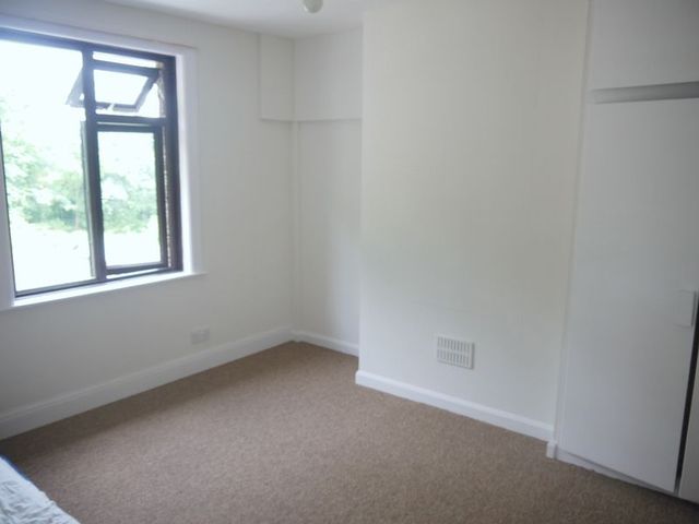  Image of 3 bedroom Semi-Detached house to rent in Edward Avenue Eastleigh SO50 at Edward Avenue  Eastleigh, SO50 6EE