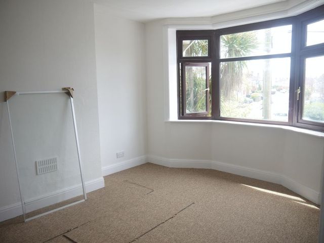  Image of 3 bedroom Semi-Detached house to rent in Edward Avenue Eastleigh SO50 at Edward Avenue  Eastleigh, SO50 6EE