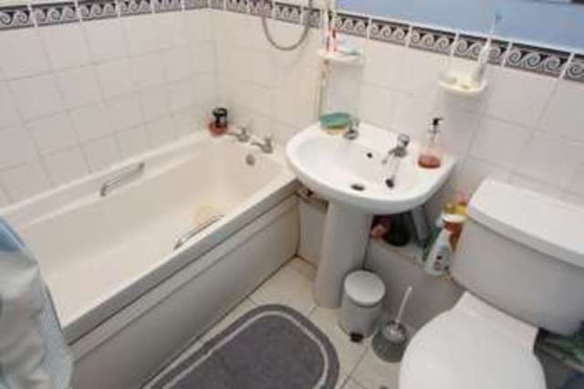  Image of 2 bedroom Flat to rent in Bracken Crescent Fair Oak Eastleigh SO50 at Bracken Crescent  Eastleigh, SO50 8ND