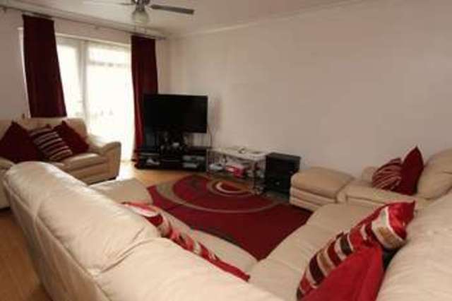  Image of 2 bedroom Flat to rent in Bracken Crescent Fair Oak Eastleigh SO50 at Bracken Crescent  Eastleigh, SO50 8ND