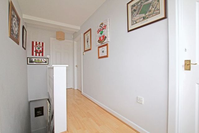 Image of 4 bedroom Property for sale in Dell Road Southampton SO18 at Dell Road  Southampton, SO18 1QS