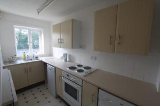  Image of 1 bedroom Flat to rent in Bitterne Road East Southampton SO18 at Bitterne Road East  Southampton, SO18 5EQ