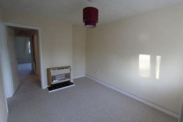  Image of 1 bedroom Flat to rent in Bitterne Road East Southampton SO18 at Bitterne Road East  Southampton, SO18 5EQ