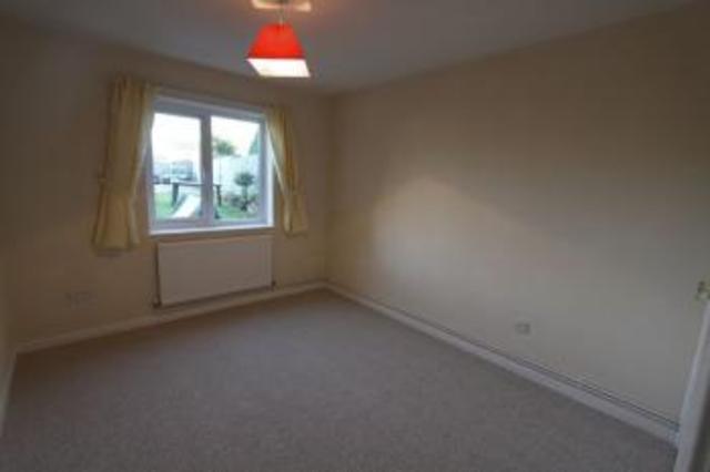 Image of 1 bedroom Flat to rent in Bitterne Road East Southampton SO18 at Bitterne Road East  Southampton, SO18 5EQ