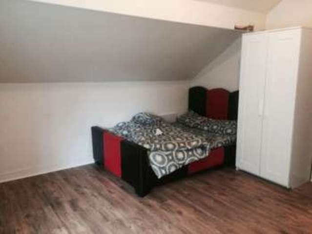  Image of 2 bedroom Flat to rent in Blacker Road North Birkby Huddersfield HD1 at Blacker Road North  Huddersfield, HD1 5HQ