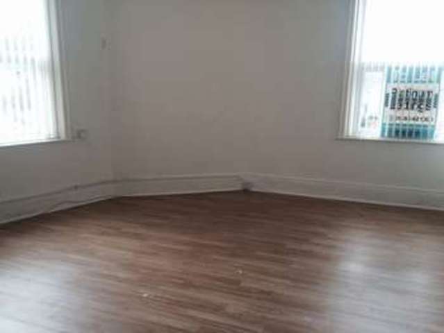  Image of 2 bedroom Flat to rent in Blacker Road North Birkby Huddersfield HD1 at Blacker Road North  Huddersfield, HD1 5HQ