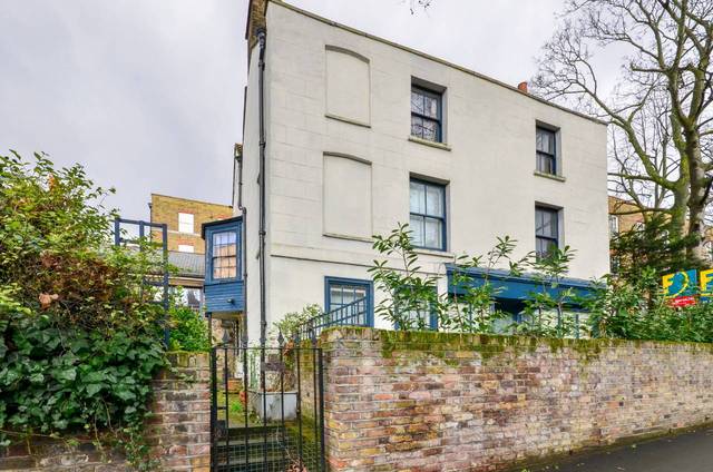  Image of 1 bedroom Flat for sale in Blackheath Hill London SE10 at Blackheath Hill  Greenwich, SE10 8TJ