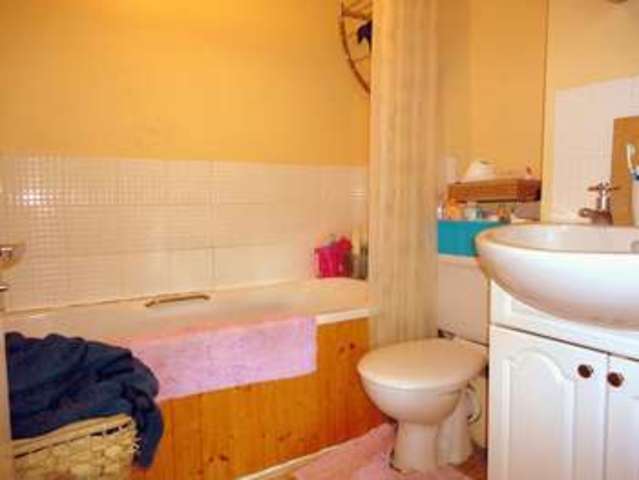  Image of 3 bedroom Property to rent in Blandford Road South Langley Slough SL3 at Blandford Road South  Slough, SL3 7RY