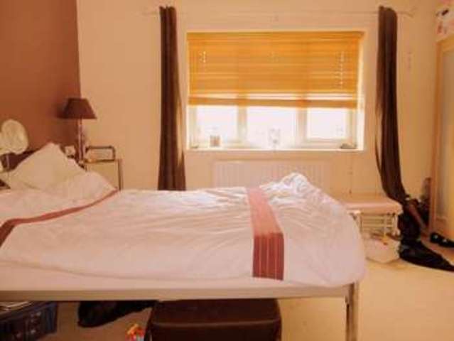  Image of 3 bedroom Property to rent in Blandford Road South Langley Slough SL3 at Blandford Road South  Slough, SL3 7RY