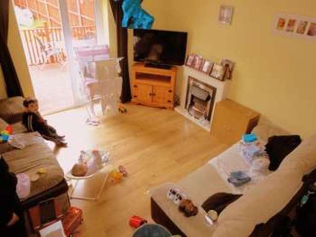  Image of 3 bedroom Property to rent in Blandford Road South Langley Slough SL3 at Blandford Road South  Slough, SL3 7RY