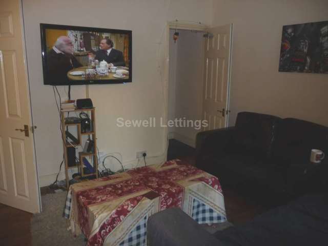  Image of 5 bedroom Detached house to rent in Blenheim Gardens Reading RG1 at Blenheim Gardens  Reading, RG1 5QG