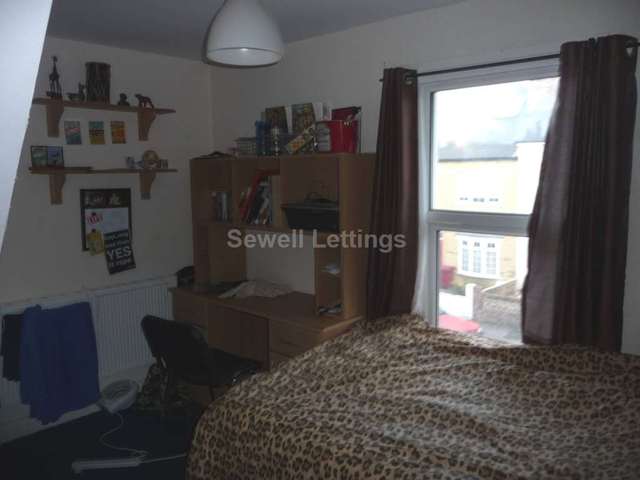  Image of 5 bedroom Detached house to rent in Blenheim Gardens Reading RG1 at Blenheim Gardens  Reading, RG1 5QG