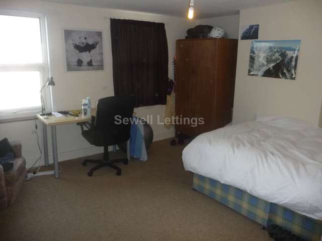  Image of 4 bedroom Detached house to rent in Blenheim Road Reading RG1 at Blenheim Road  Reading, RG1 5NQ