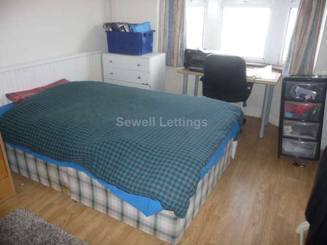  Image of 4 bedroom Detached house to rent in Blenheim Road Reading RG1 at Blenheim Road  Reading, RG1 5NQ