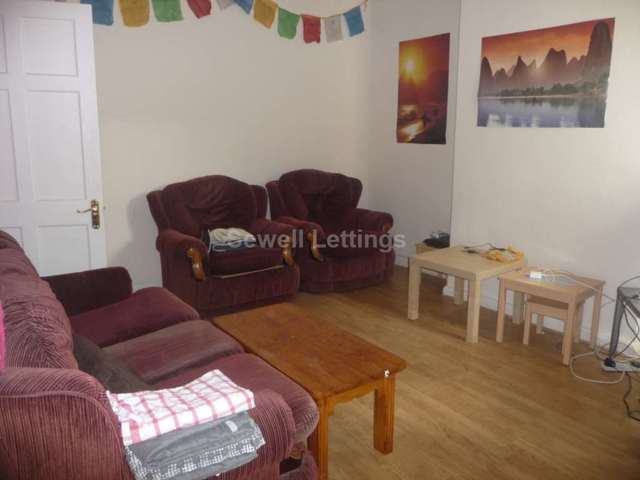 Image of 4 bedroom Detached house to rent in Blenheim Road Reading RG1 at Blenheim Road  Reading, RG1 5NQ
