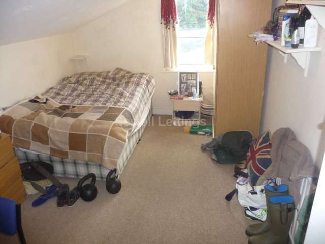 Image of 4 bedroom Detached house to rent in Blenheim Road Reading RG1 at Blenheim Road  Reading, RG1 5NQ