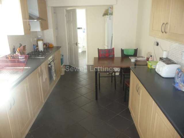  Image of 4 bedroom Detached house to rent in Blenheim Road Reading RG1 at Blenheim Road  Reading, RG1 5NQ