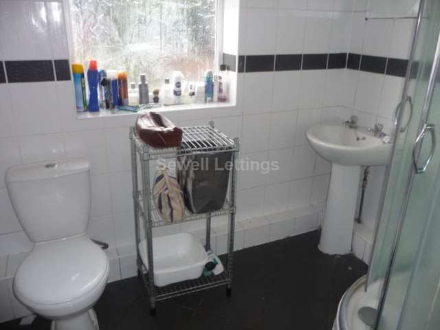  Image of 4 bedroom Detached house to rent in Blenheim Road Reading RG1 at Blenheim Road  Reading, RG1 5NQ