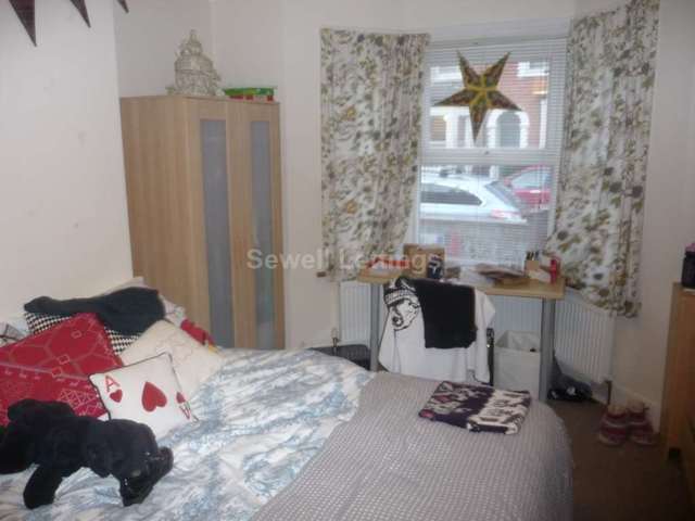  Image of 4 bedroom Detached house to rent in Blenheim Road Reading RG1 at Blenheim Road  Reading, RG1 5NQ